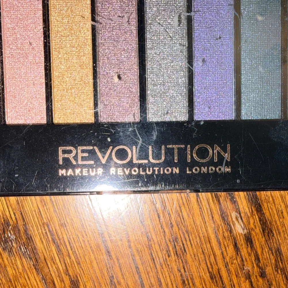 Revolution makeup eyeshadow
